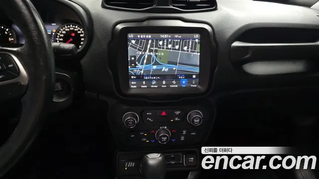 Jeep Renegade — фото 14