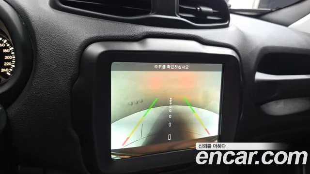 Jeep Renegade — фото 16