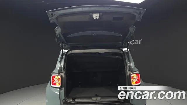 Jeep Renegade — фото 20