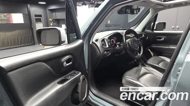 Jeep Renegade — фото 10
