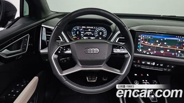 Audi Q4 e-tron — фото 12