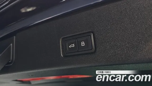 Audi Q4 e-tron — фото 17