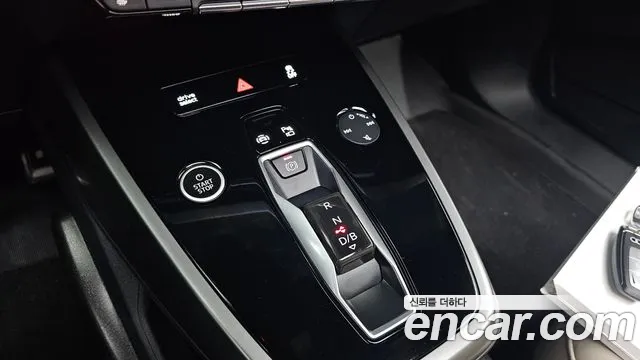 Audi Q4 e-tron — фото 9