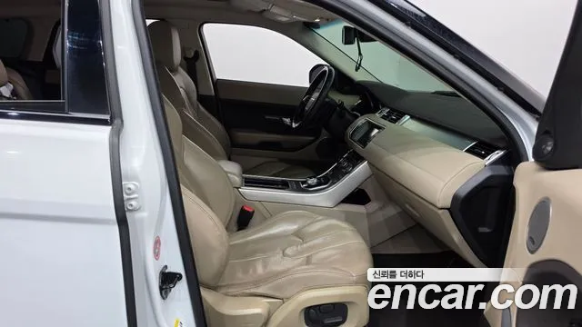 Land Rover Range Rover Evoque — фото 11
