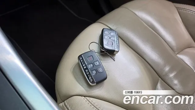 Land Rover Range Rover Evoque — фото 19