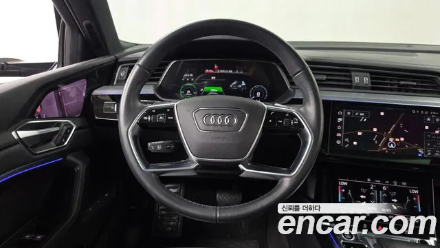 Audi e-tron — фото 13