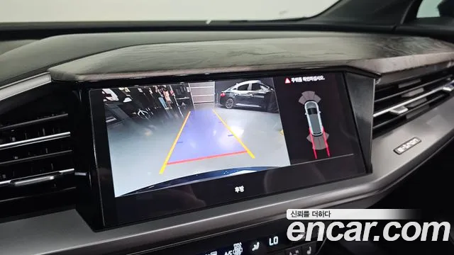 Audi Q4 e-tron — фото 14