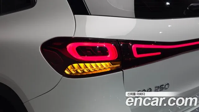 Mercedes-Benz EQA — фото 23