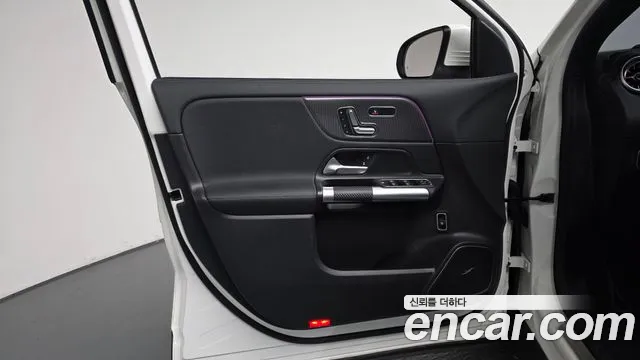 Mercedes-Benz EQA — фото 24