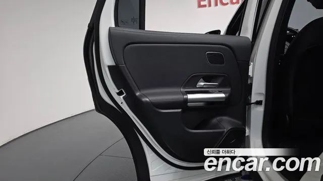 Mercedes-Benz EQA — фото 25