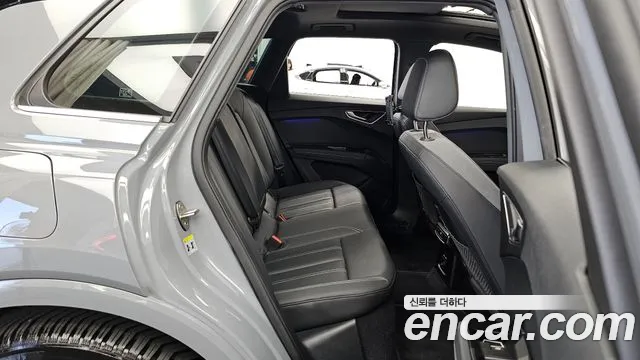 Audi Q4 e-tron — фото 12