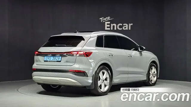 Audi Q4 e-tron — фото 2