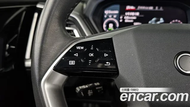 Audi Q4 e-tron — фото 27