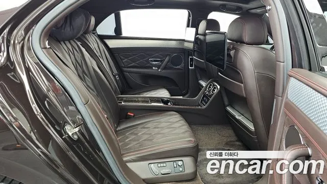 Bentley Flying Spur — фото 12
