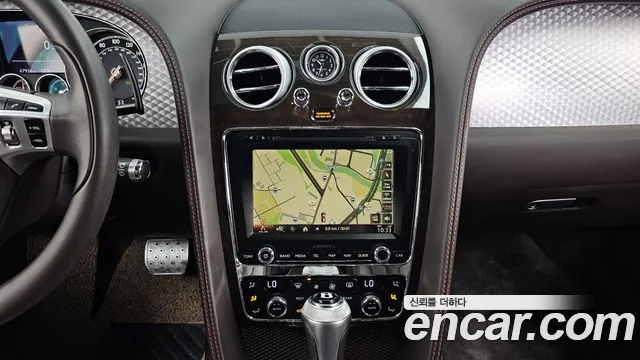 Bentley Flying Spur — фото 14