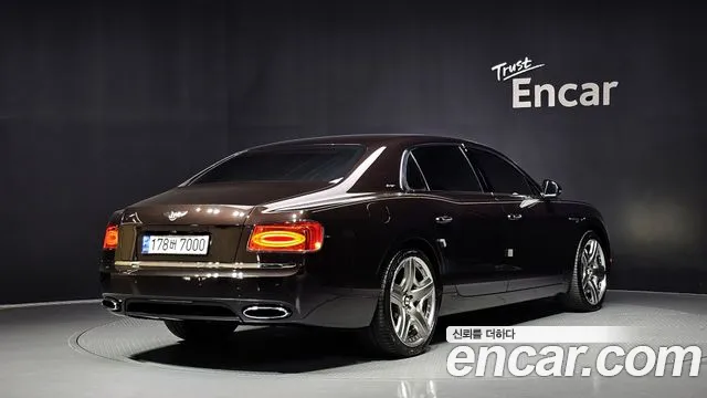 Bentley Flying Spur — фото 2