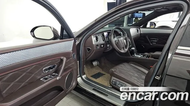 Bentley Flying Spur — фото 10