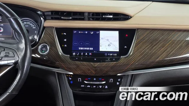 Cadillac XT6 — фото 14