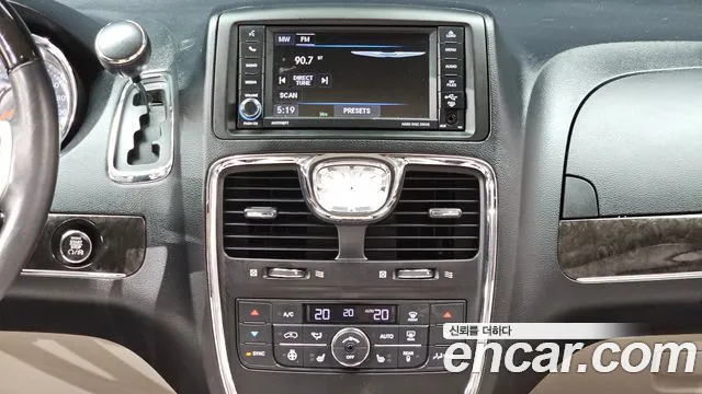Chrysler Grand Voyager — фото 14
