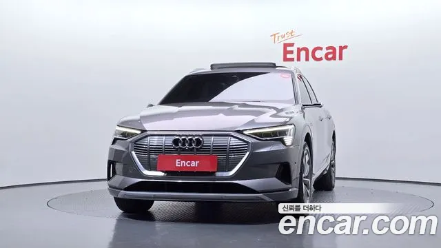 Audi e-tron — фото 3