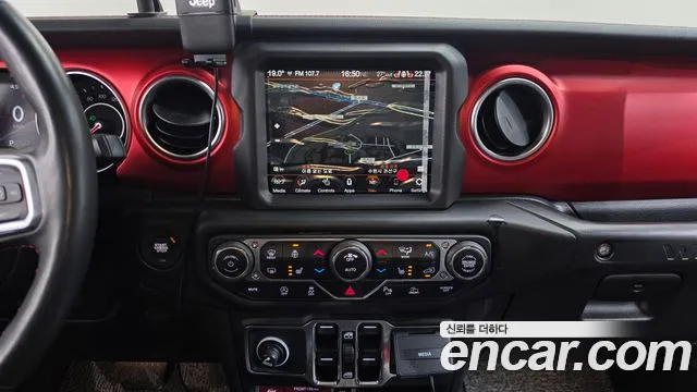 Jeep Wrangler — фото 11