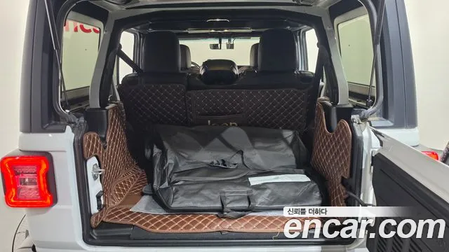 Jeep Wrangler — фото 14