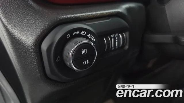 Jeep Wrangler — фото 16