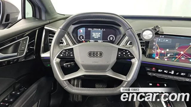 Audi Q4 e-tron — фото 13