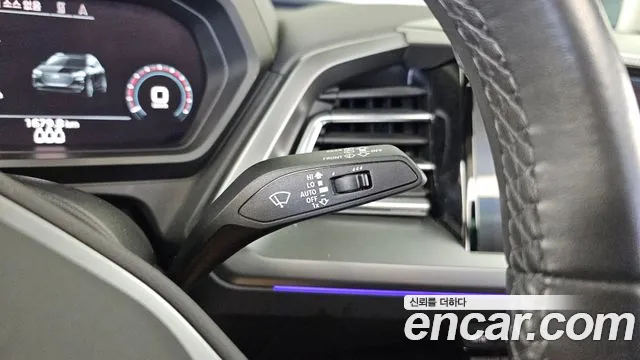 Audi Q4 e-tron — фото 18