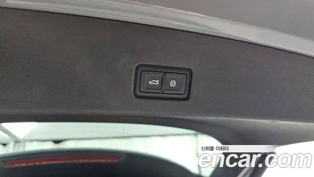 Audi Q4 e-tron — фото 30