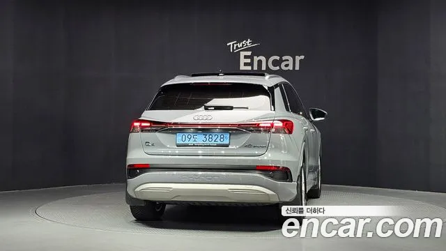 Audi Q4 e-tron — фото 4