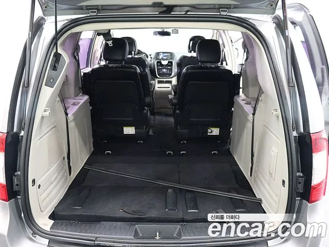 Chrysler Grand Voyager — фото 11