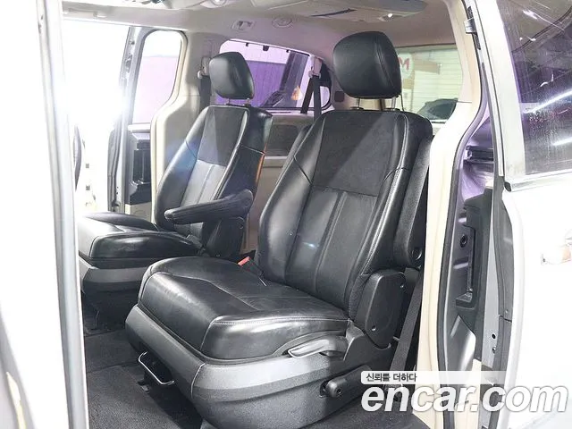 Chrysler Grand Voyager — фото 14