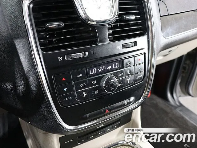Chrysler Grand Voyager — фото 15