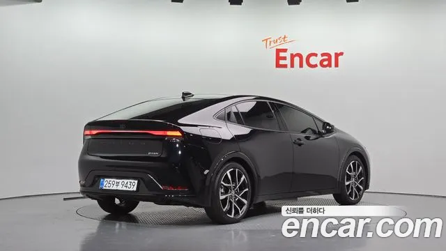 Toyota Prius — фото 1