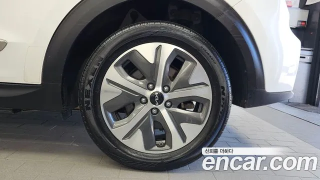 Kia Niro — фото 20