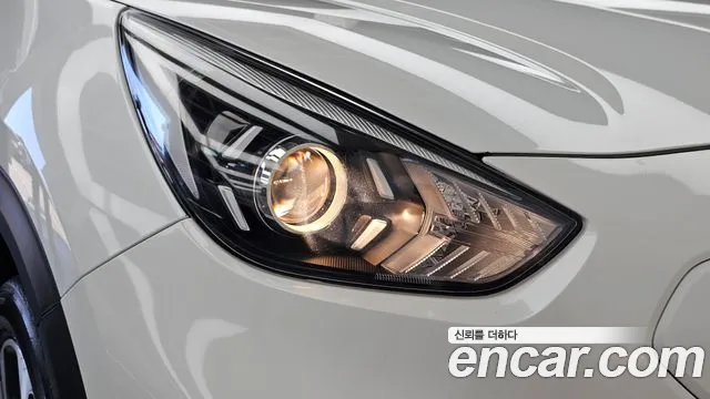 Kia Niro — фото 21