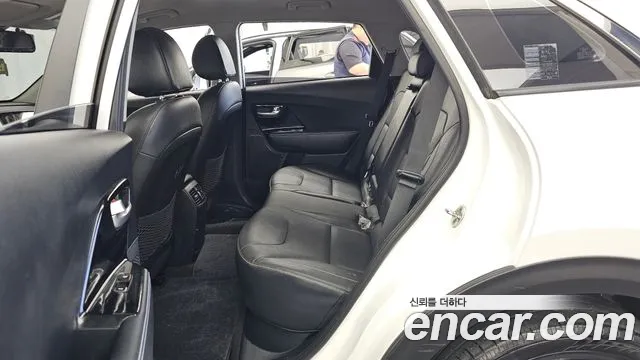 Kia Niro — фото 25