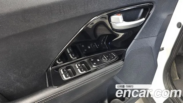 Kia Niro — фото 28