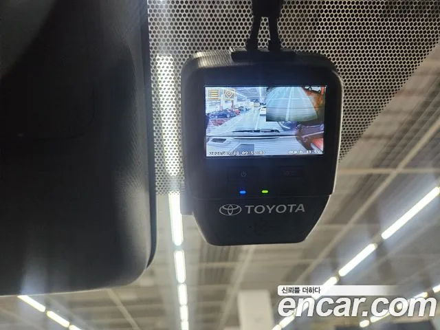 Toyota Alphard — фото 17