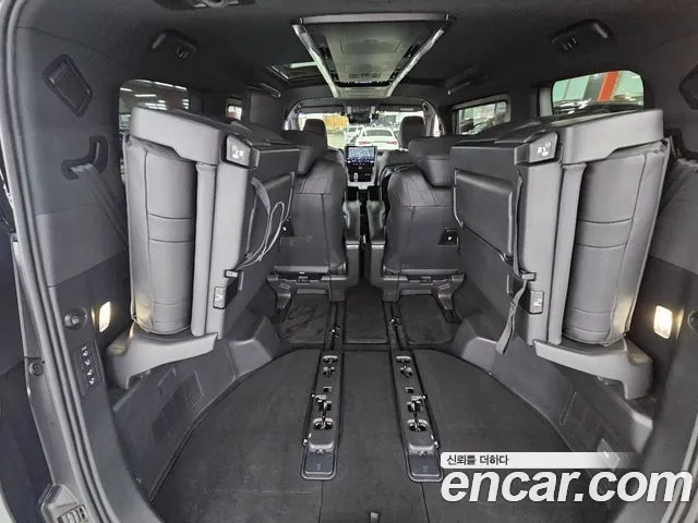 Toyota Alphard — фото 19