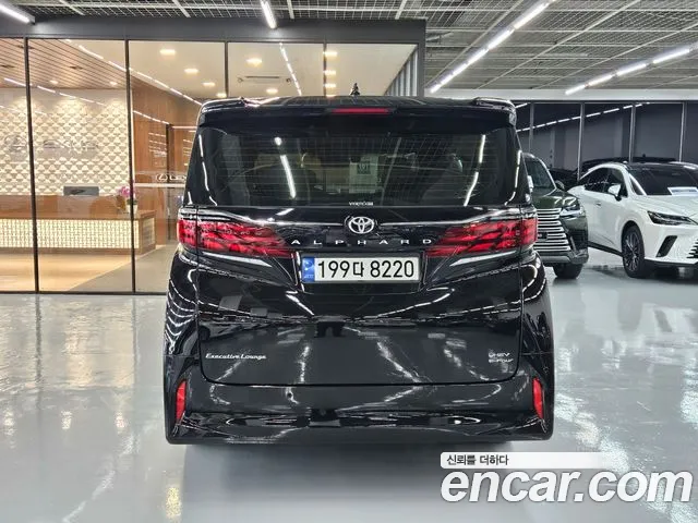 Toyota Alphard — фото 4