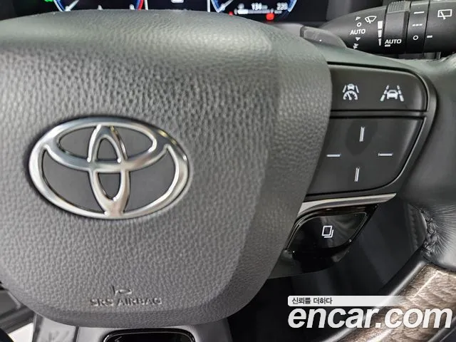 Toyota Alphard — фото 6