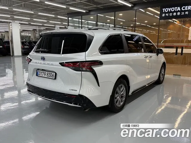 Toyota Sienna — фото 2