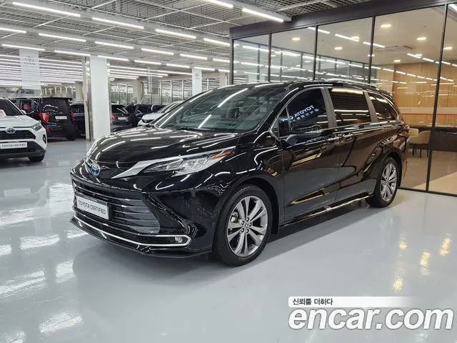 Toyota Sienna — фото 1