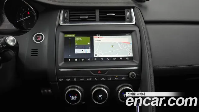 Jaguar E-PACE — фото 13