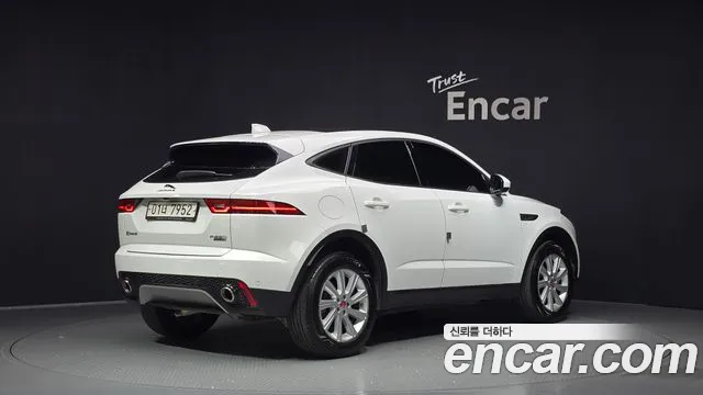 Jaguar E-PACE — фото 2