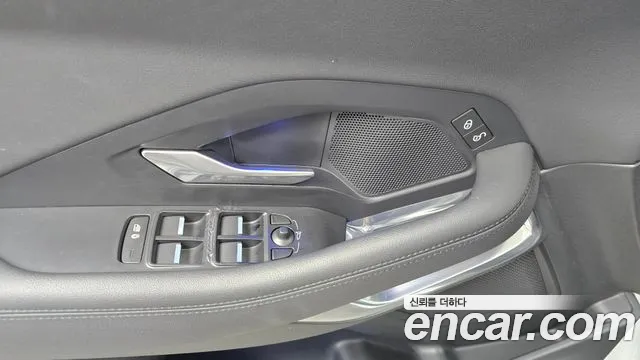 Jaguar E-PACE — фото 28