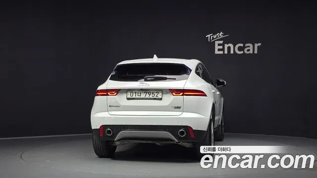 Jaguar E-PACE — фото 4