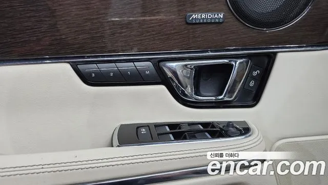 Jaguar XJ — фото 12